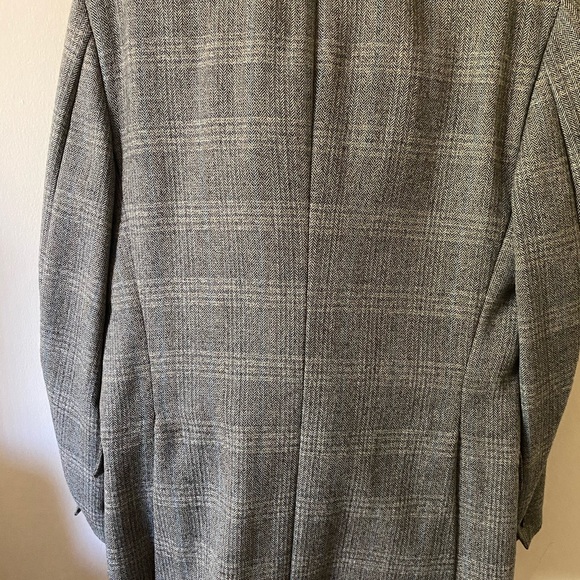 Suit - Picture 3 of 6